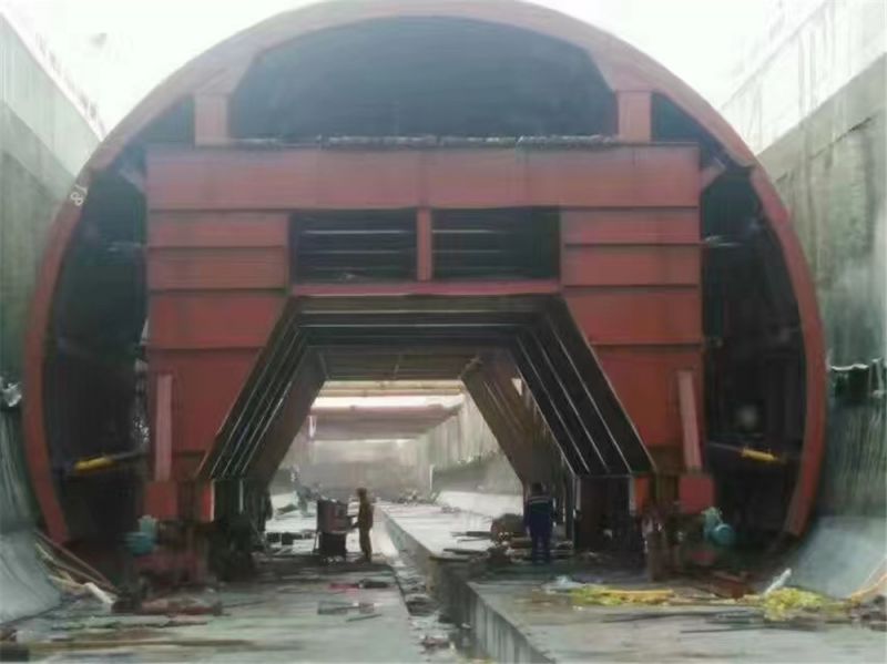 什么是冷彎機？